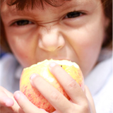 comiendo mango