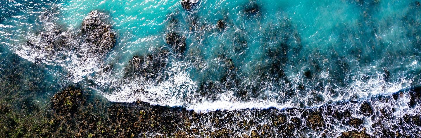 closeup-shot-islands-ocean