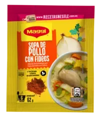 Sopa de pollo con fideos