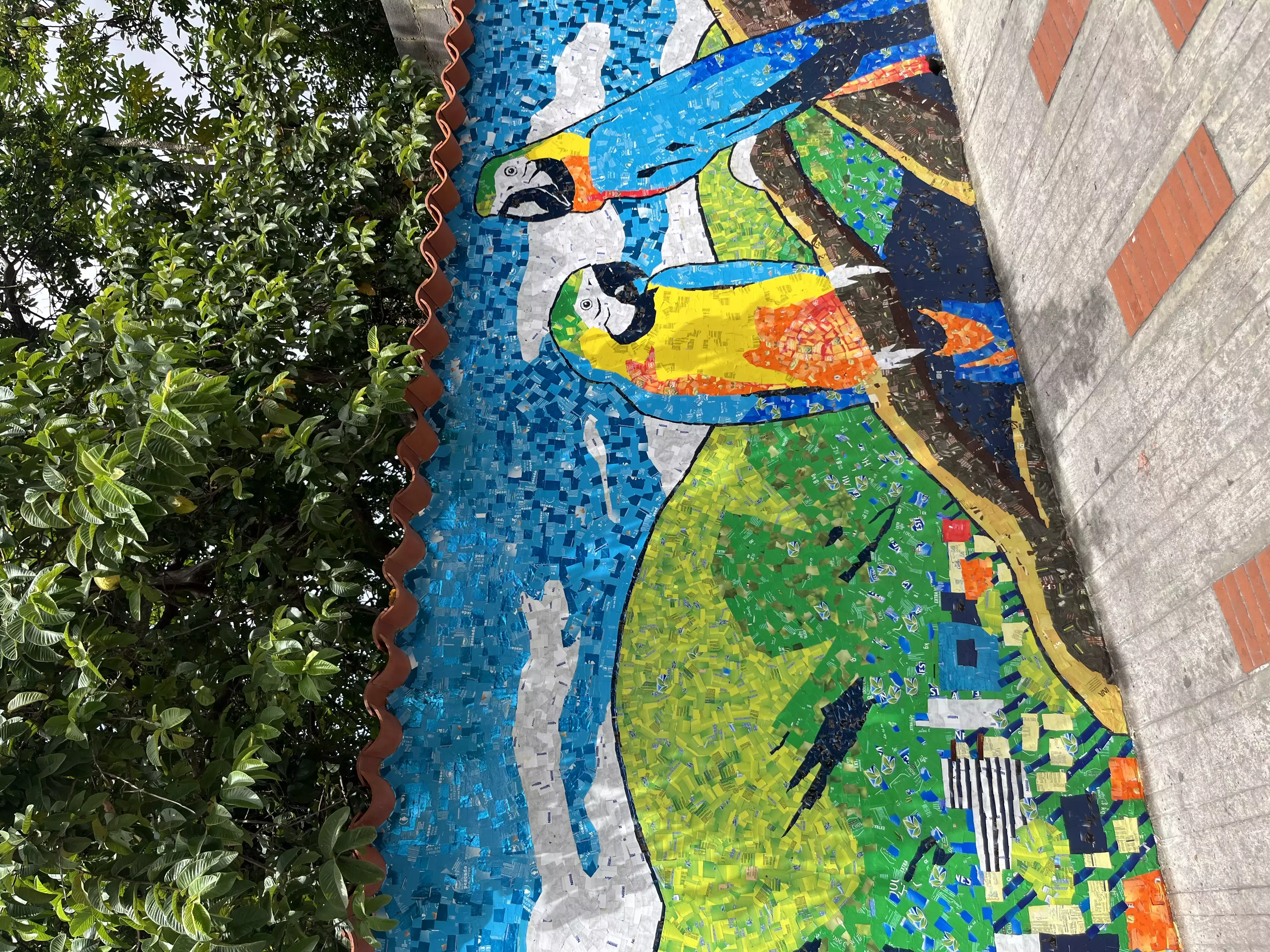 Nestlé inaugura en Venezuela el primer mural del mundo realizado con sus empaques